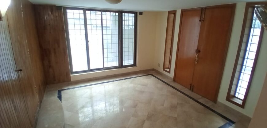 5 Bedrooms for rent in F-7