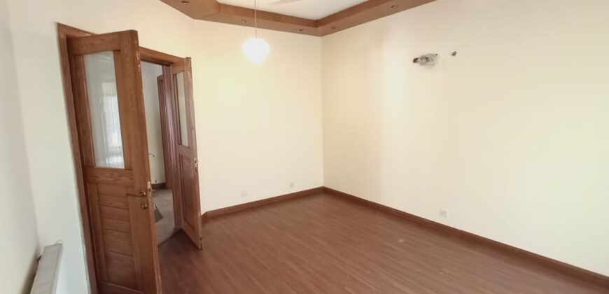 7 bedroom for rent in F-8