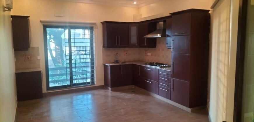 6 bedroom for rent in F-7